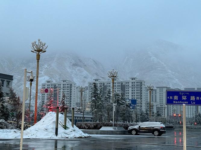 西藏拉萨迎来2024年首场降雪