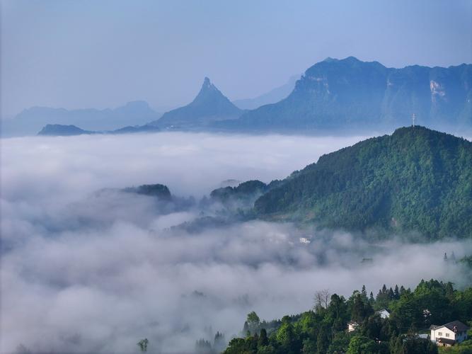 飞阅中国|重庆金佛山:云绕山峦