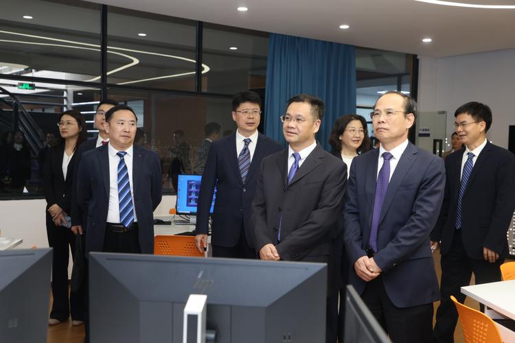 广东省住房和城乡建设厅行政许可管理处三级调研员钟伟良被查