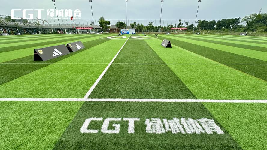 5万吨级新型绿色多用途化学品成品油船今天交付