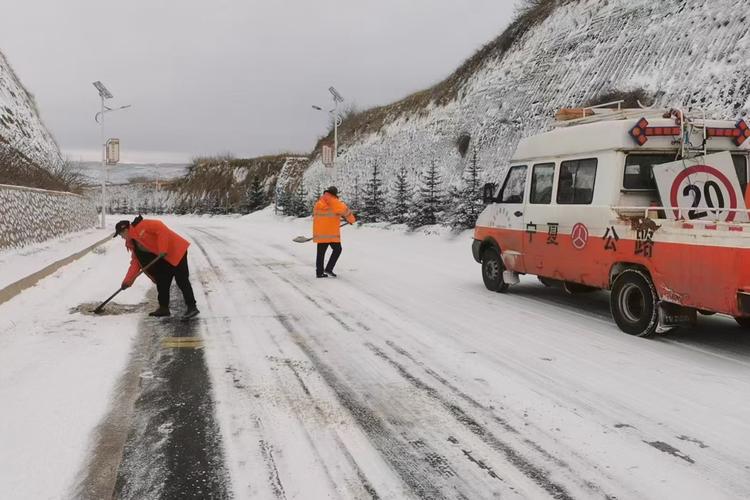 宁夏多条高速因降雪采取临时交通管制