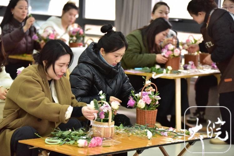 花香悦巾帼,阜阳颍东区举行迎“三八”节活动