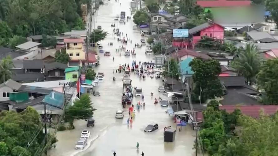 泰国多地遭遇洪灾 已致45人死亡
