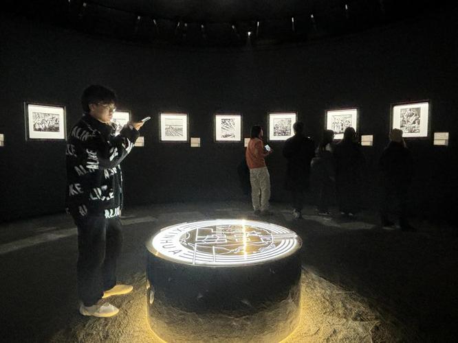 “国社之镜·世纪光影”新闻摄影展在莫斯科开展