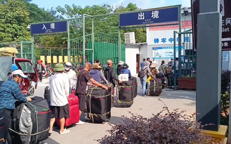 国庆假期河口口岸客货通关“两头忙”