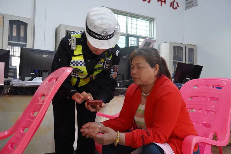 江西会昌交警开展“送教下乡”活动