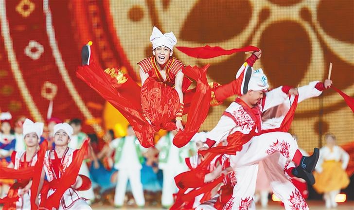 五指山黎苗童声合唱团抵达法国 参加中法文化交流活动