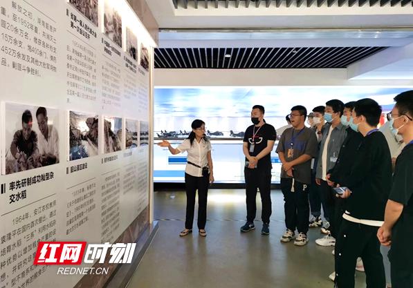 长沙航院特邀企业高管进课堂 助力大学生高质量就业