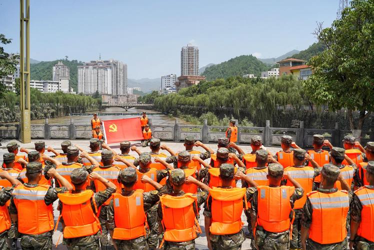 抢险救援,党员冲在前