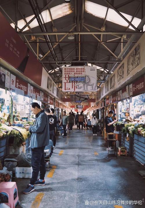 菜市场成为网红“打卡地” 在市井集市烟火气中感受城市独特韵味