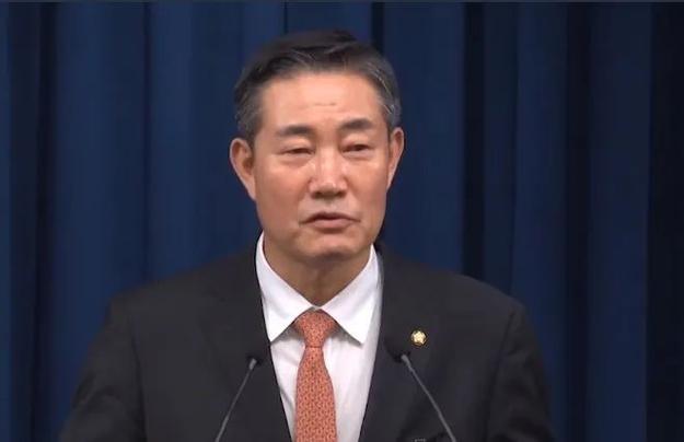 韩媒:所涉案件调查尚未结束 韩国前防长便出国履新