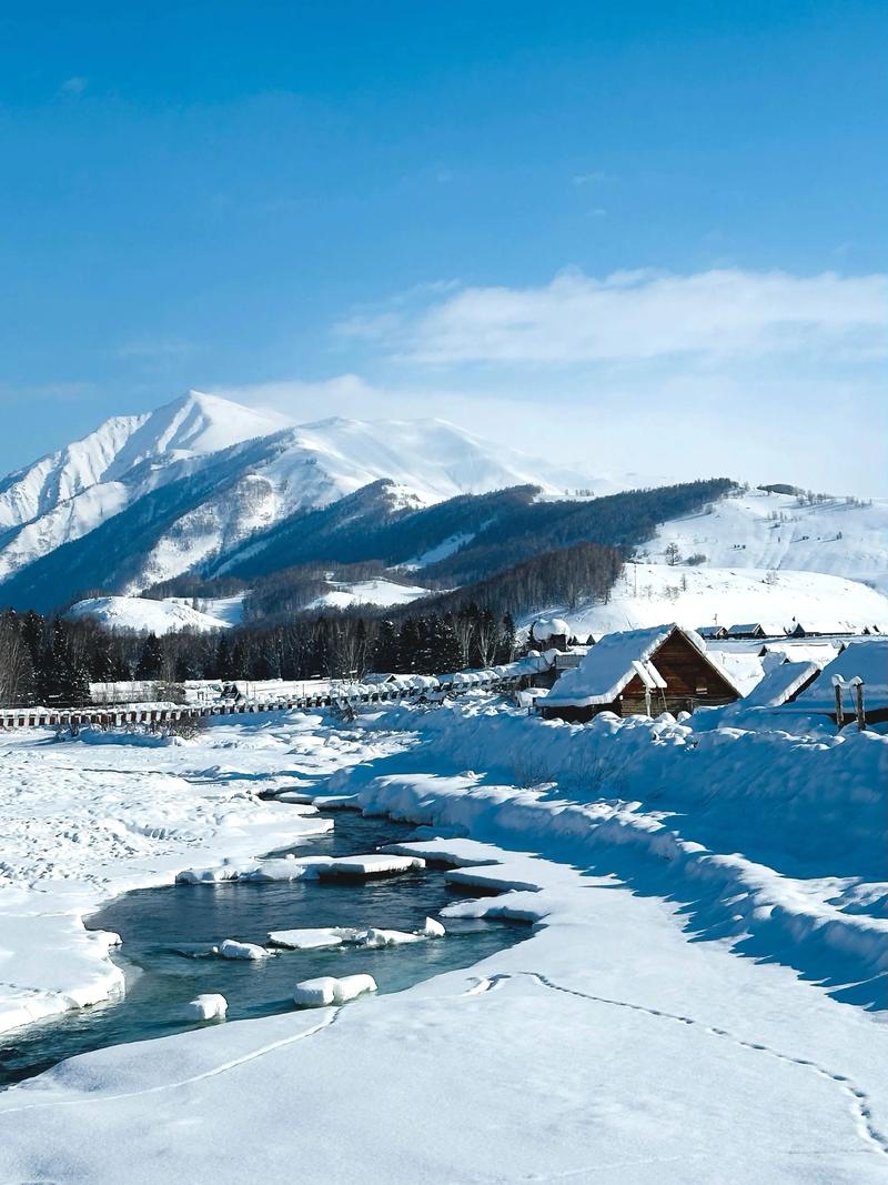 雪域风光“邂逅”民俗风情 大美新疆春节氛围感十足
